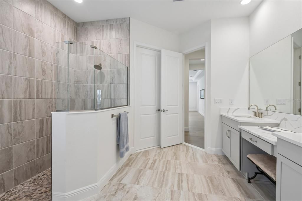 En Venta: $844,900 (4 camas, 3 baños, 3189 Pies cuadrados)