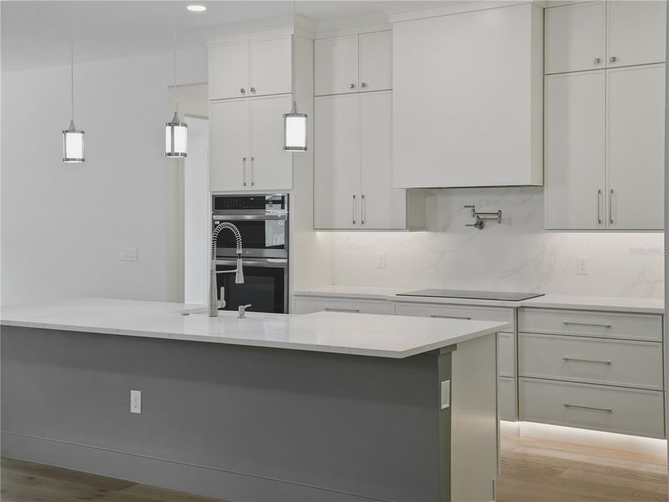 En Venta: $799,000 (4 camas, 2 baños, 2527 Pies cuadrados)