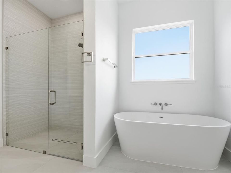 En Venta: $799,000 (4 camas, 2 baños, 2527 Pies cuadrados)