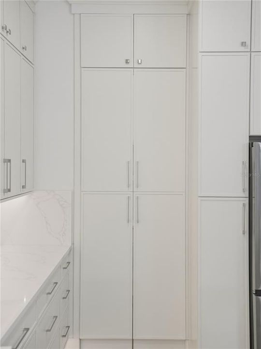 En Venta: $799,000 (4 camas, 2 baños, 2527 Pies cuadrados)
