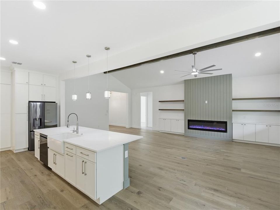 En Venta: $799,000 (4 camas, 2 baños, 2527 Pies cuadrados)