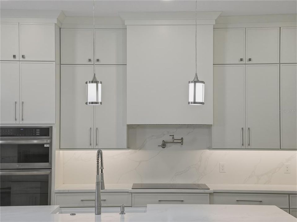 En Venta: $799,000 (4 camas, 2 baños, 2527 Pies cuadrados)