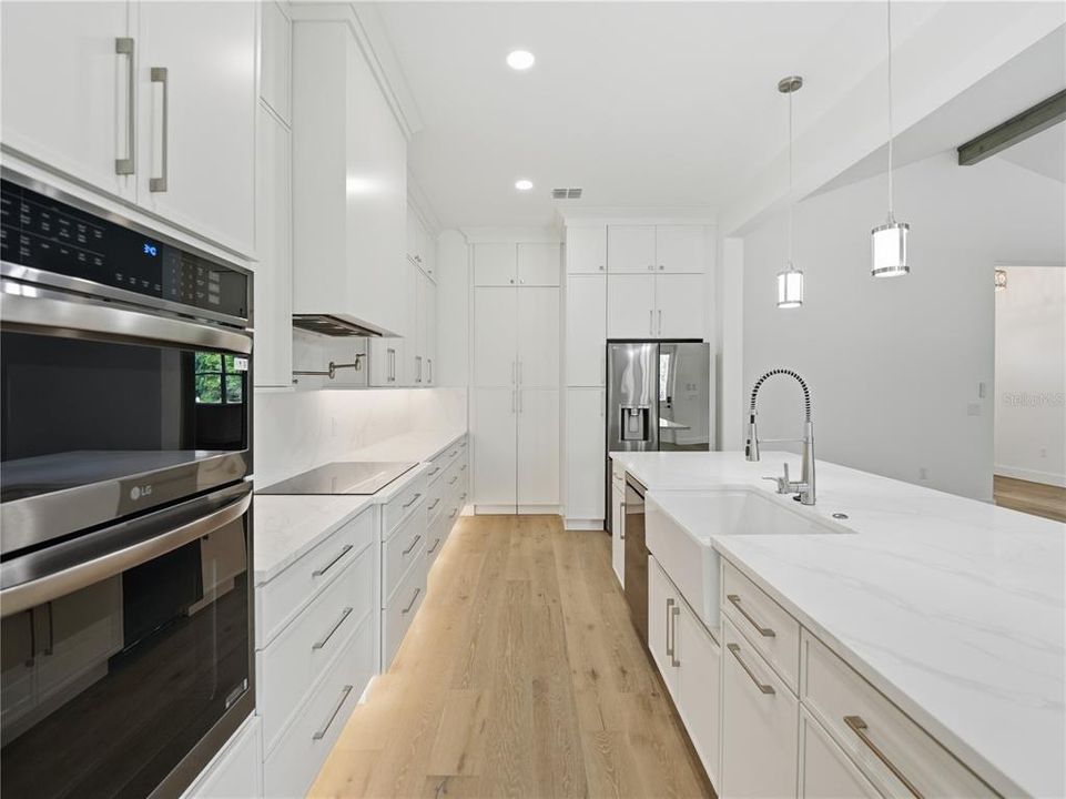 En Venta: $799,000 (4 camas, 2 baños, 2527 Pies cuadrados)
