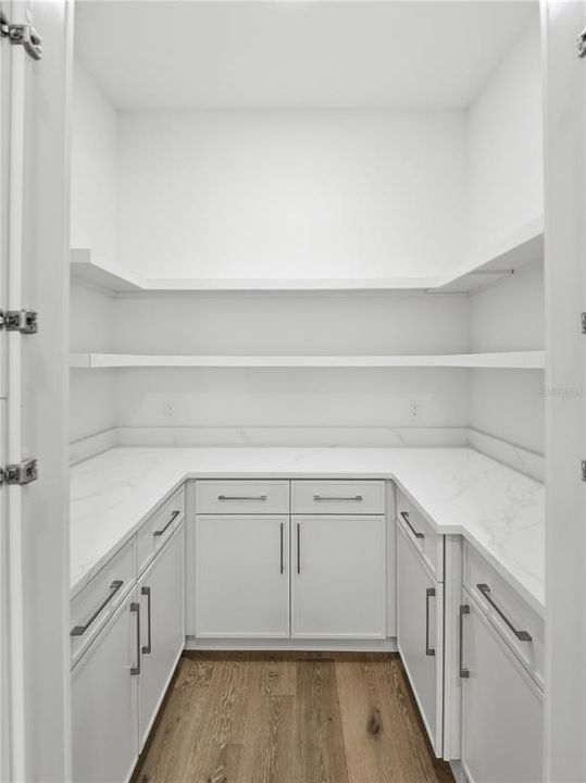 En Venta: $799,000 (4 camas, 2 baños, 2527 Pies cuadrados)