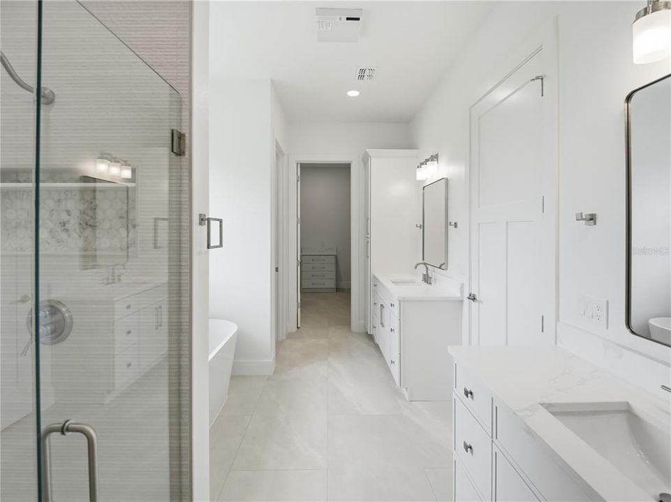 En Venta: $799,000 (4 camas, 2 baños, 2527 Pies cuadrados)
