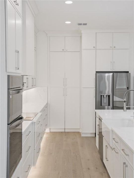 En Venta: $799,000 (4 camas, 2 baños, 2527 Pies cuadrados)