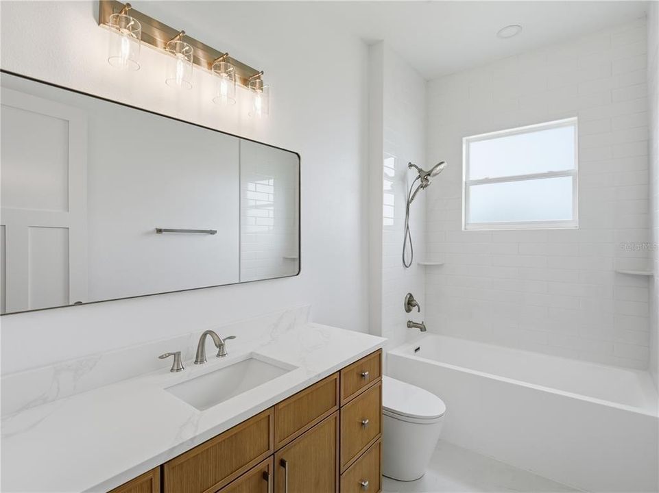 En Venta: $799,000 (4 camas, 2 baños, 2527 Pies cuadrados)