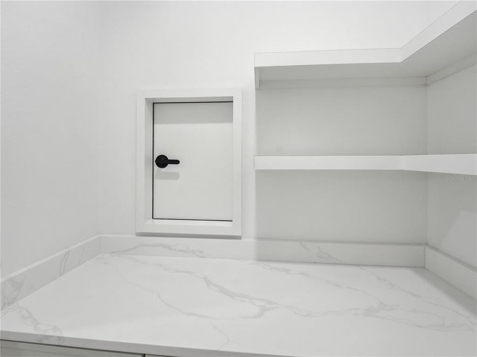 En Venta: $799,000 (4 camas, 2 baños, 2527 Pies cuadrados)