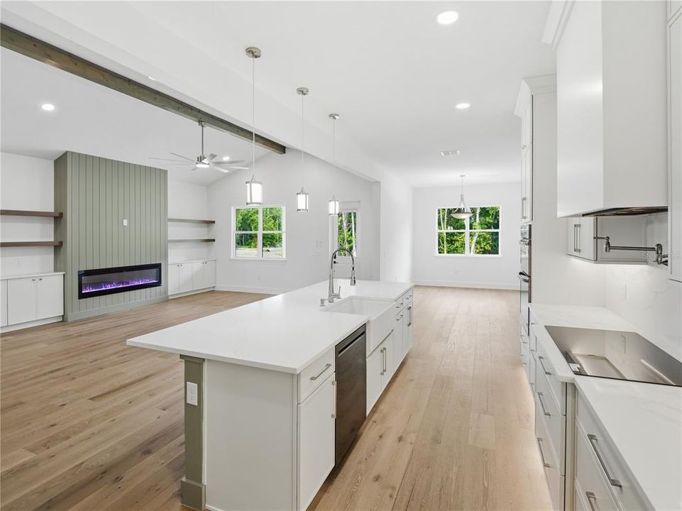 En Venta: $799,000 (4 camas, 2 baños, 2527 Pies cuadrados)