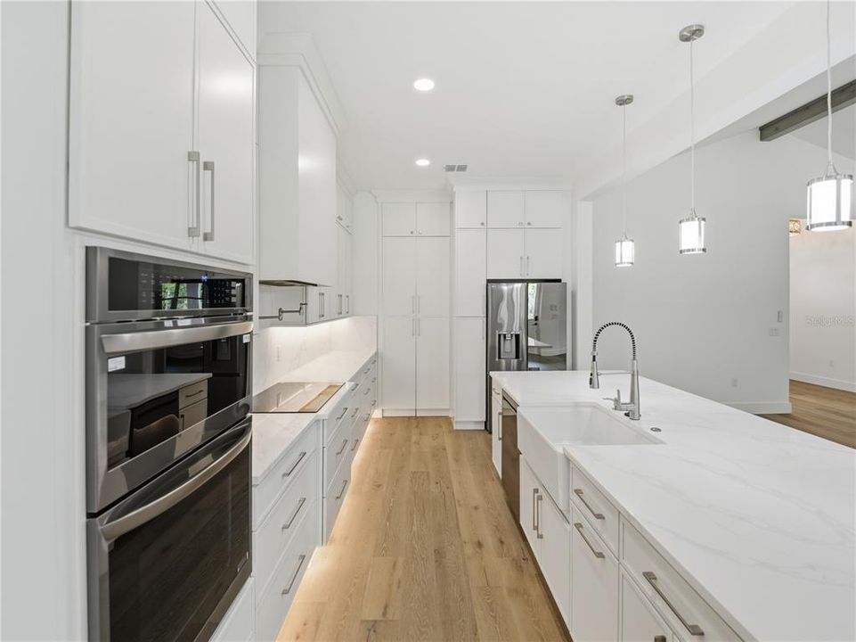 En Venta: $799,000 (4 camas, 2 baños, 2527 Pies cuadrados)