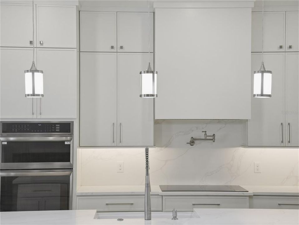 En Venta: $799,000 (4 camas, 2 baños, 2527 Pies cuadrados)