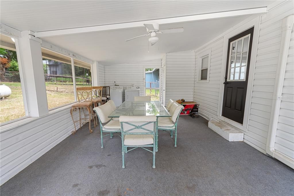 For Sale: $187,000 (2 beds, 1 baths, 930 Square Feet)