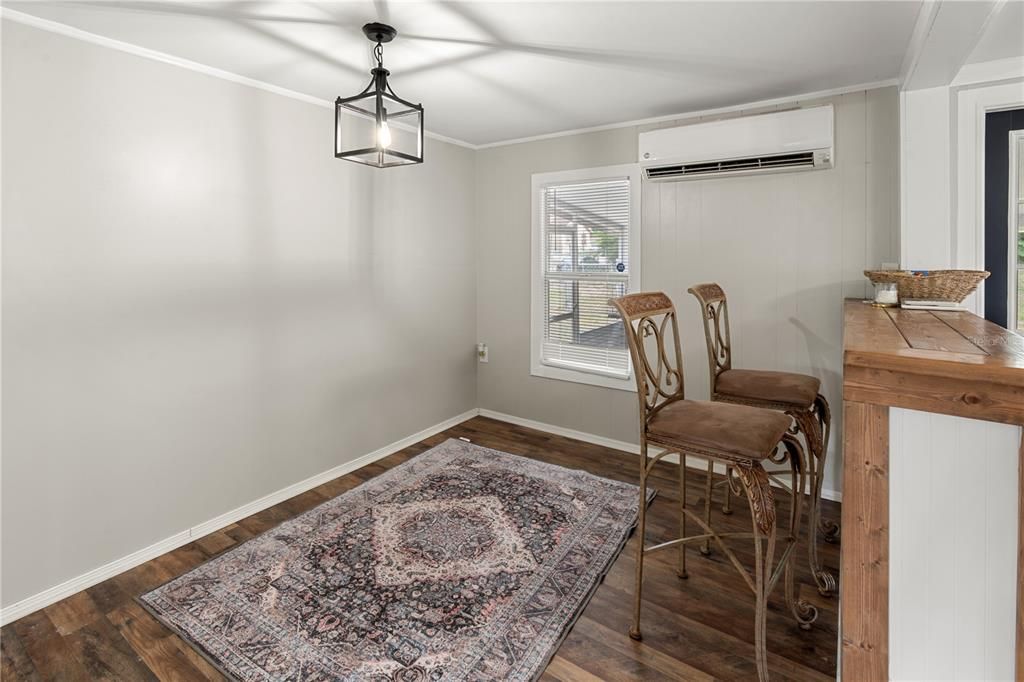 For Sale: $187,000 (2 beds, 1 baths, 930 Square Feet)