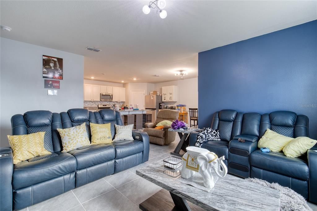For Sale: $329,000 (4 beds, 2 baths, 1836 Square Feet)