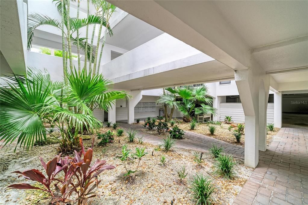 For Sale: $725,000 (2 beds, 2 baths, 1349 Square Feet)
