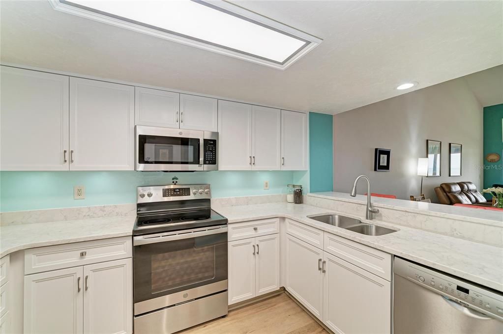 For Sale: $725,000 (2 beds, 2 baths, 1349 Square Feet)