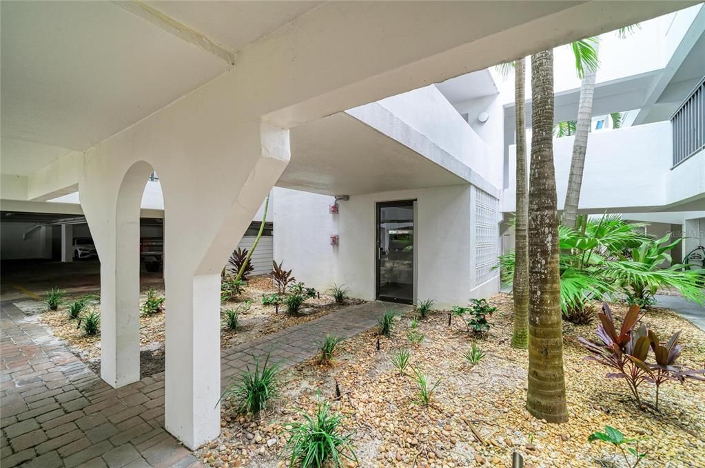For Sale: $725,000 (2 beds, 2 baths, 1349 Square Feet)