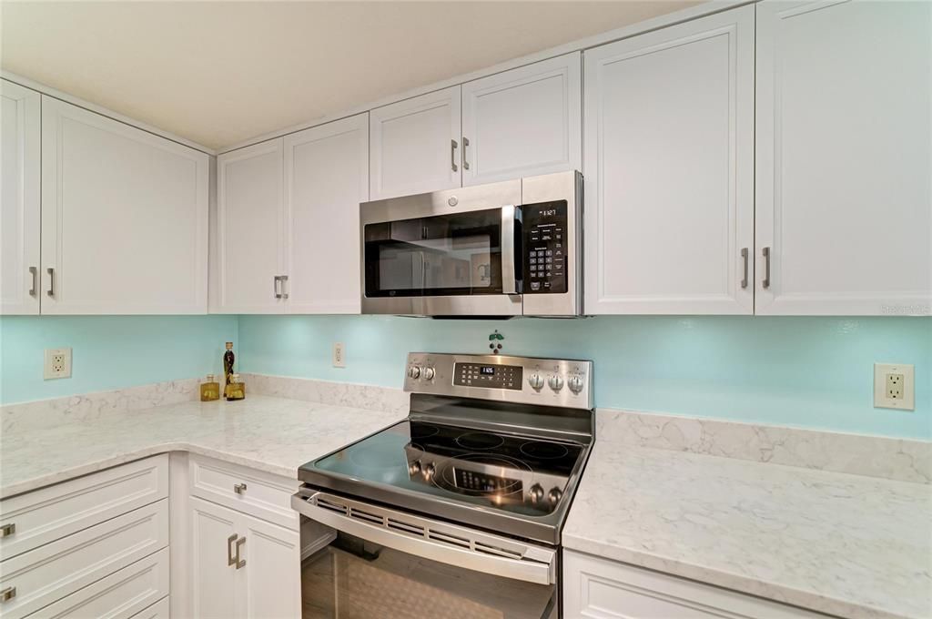 For Sale: $725,000 (2 beds, 2 baths, 1349 Square Feet)