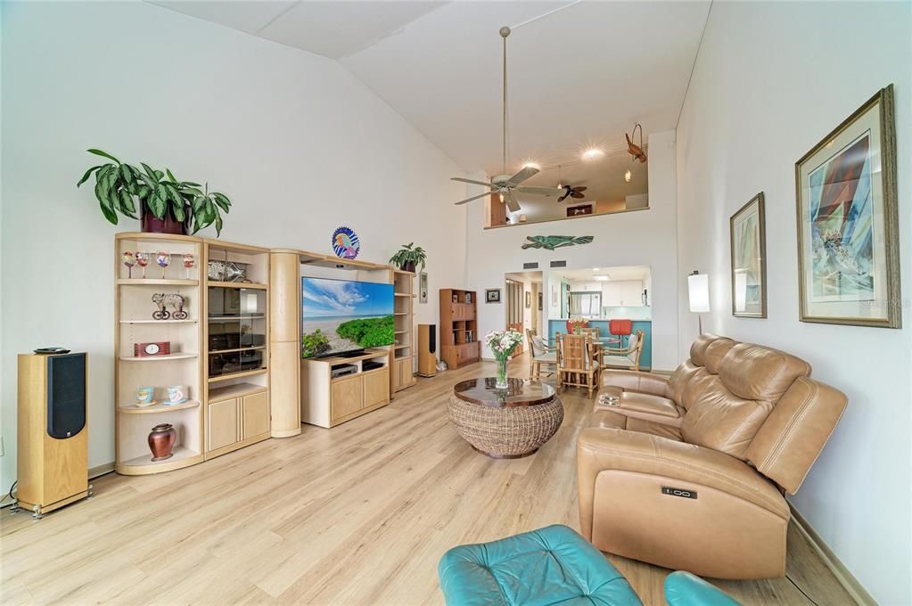For Sale: $725,000 (2 beds, 2 baths, 1349 Square Feet)