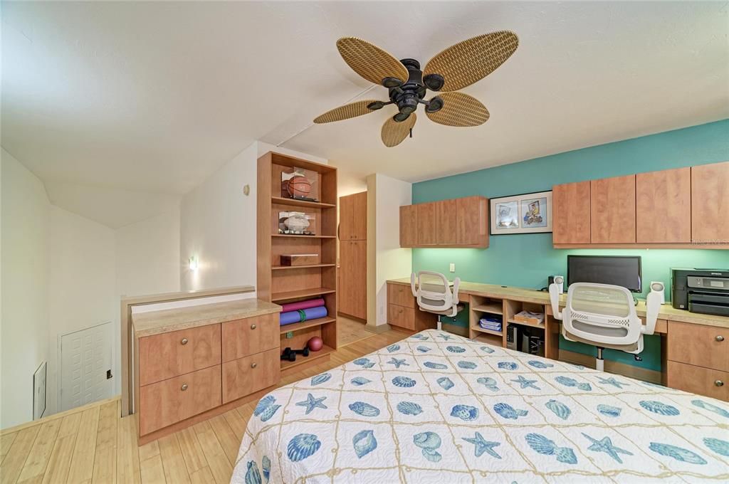 For Sale: $725,000 (2 beds, 2 baths, 1349 Square Feet)