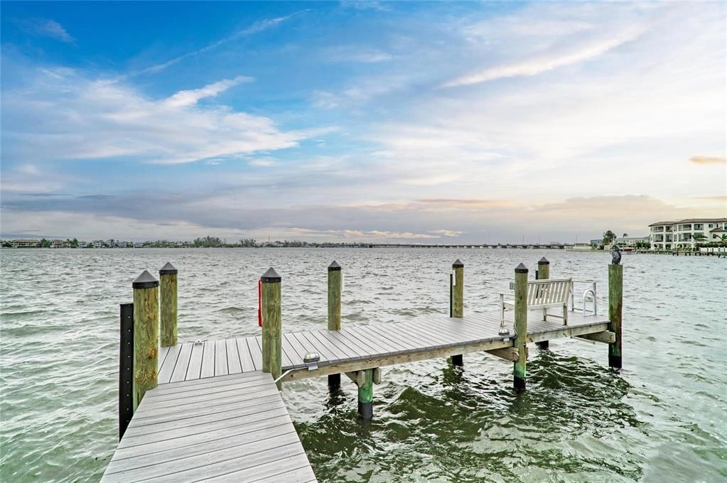 For Sale: $725,000 (2 beds, 2 baths, 1349 Square Feet)