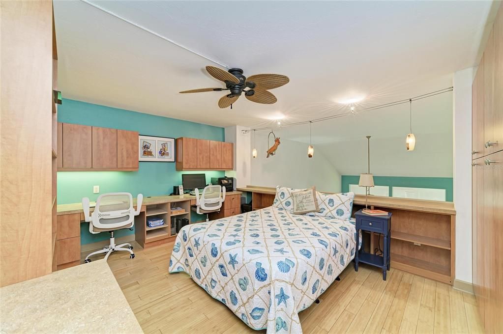 For Sale: $725,000 (2 beds, 2 baths, 1349 Square Feet)