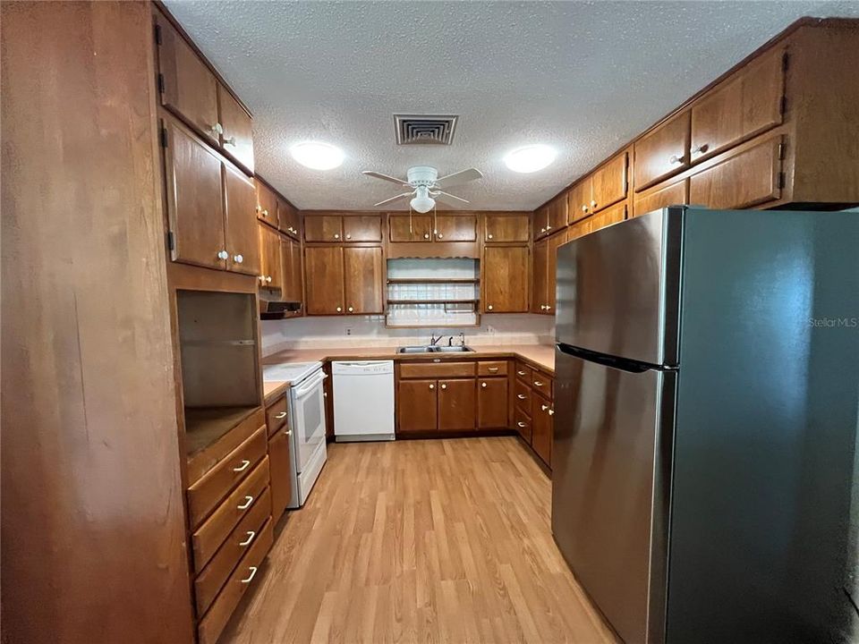 В аренду: $2,800 (4 спален, 3 ванн, 2490 Квадратных фут)