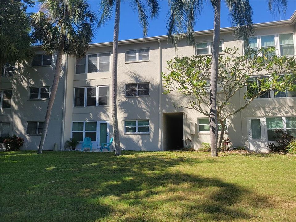 For Rent: $1,900 (2 beds, 2 baths, 934 Square Feet)