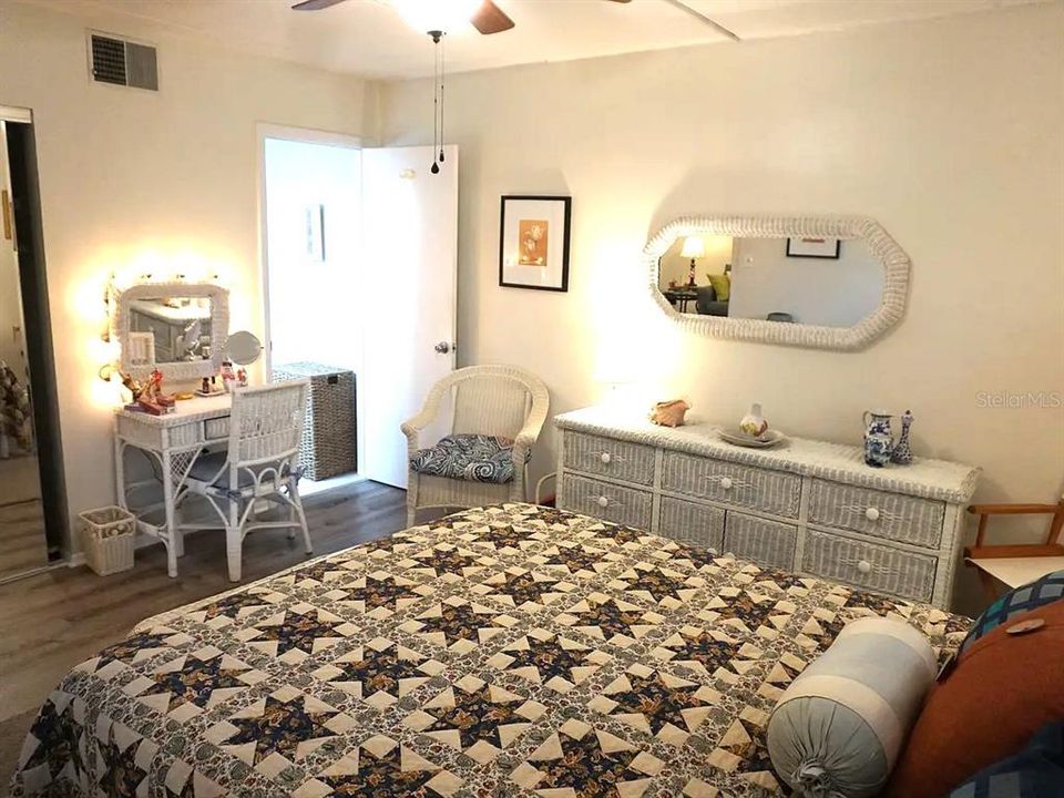 For Rent: $1,900 (2 beds, 2 baths, 934 Square Feet)