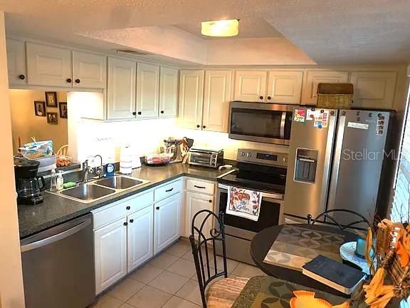 For Rent: $1,900 (2 beds, 2 baths, 934 Square Feet)