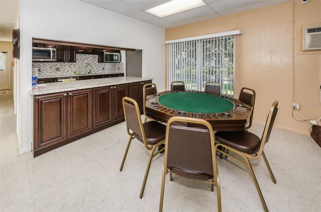For Rent: $1,900 (2 beds, 2 baths, 934 Square Feet)