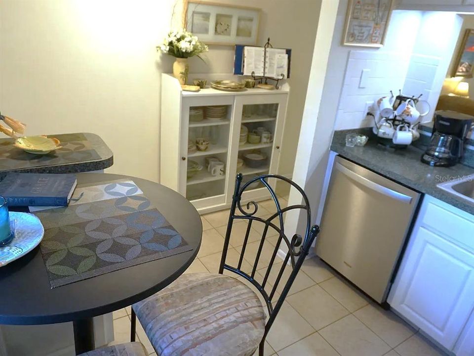 For Rent: $1,900 (2 beds, 2 baths, 934 Square Feet)