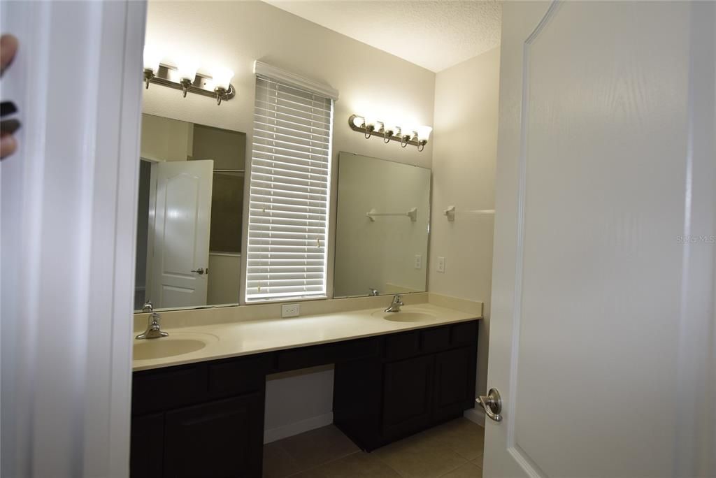 For Rent: $2,900 (5 beds, 3 baths, 2858 Square Feet)