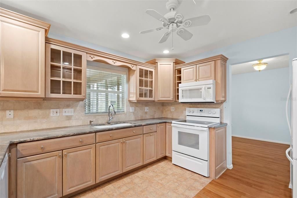 На продажу: $425,000 (3 спален, 2 ванн, 1752 Квадратных фут)