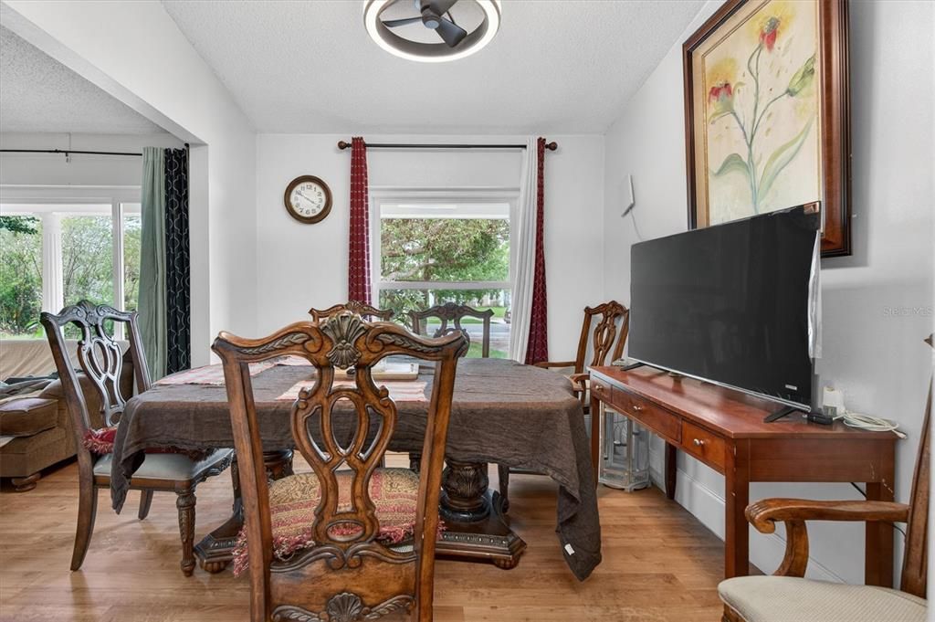 En Venta: $415,000 (4 camas, 2 baños, 1538 Pies cuadrados)