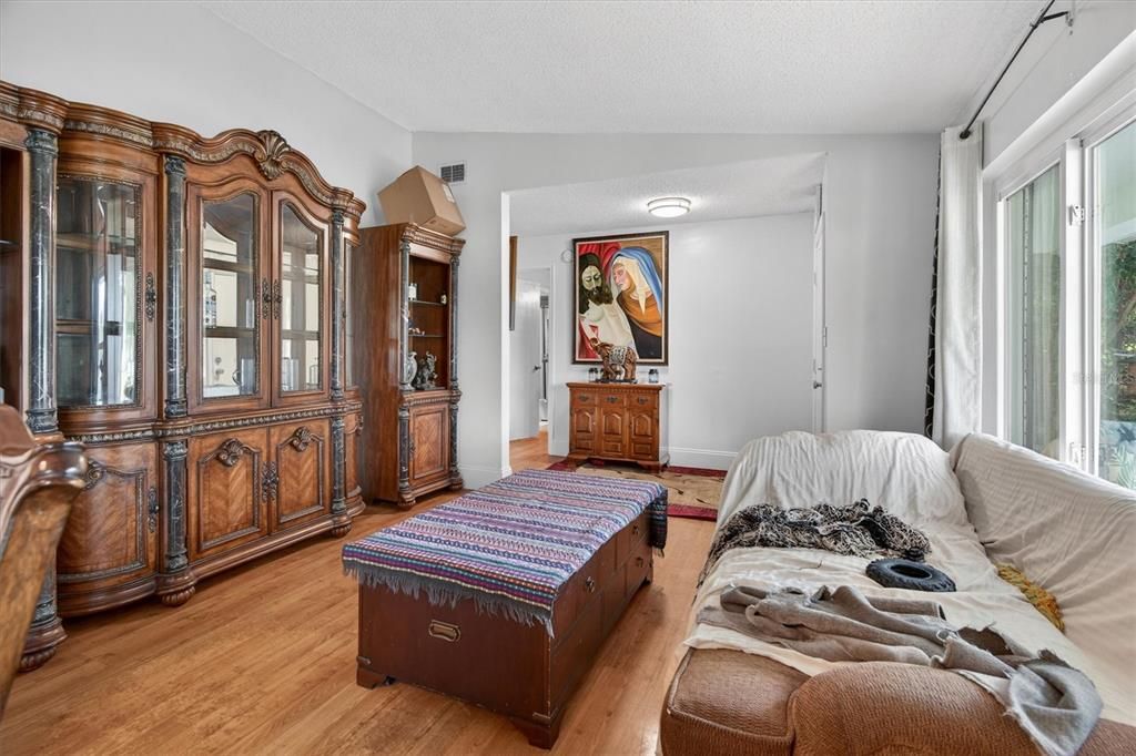 En Venta: $415,000 (4 camas, 2 baños, 1538 Pies cuadrados)