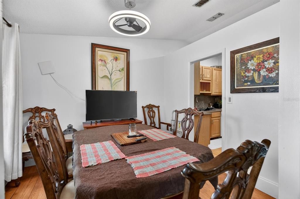 En Venta: $415,000 (4 camas, 2 baños, 1538 Pies cuadrados)