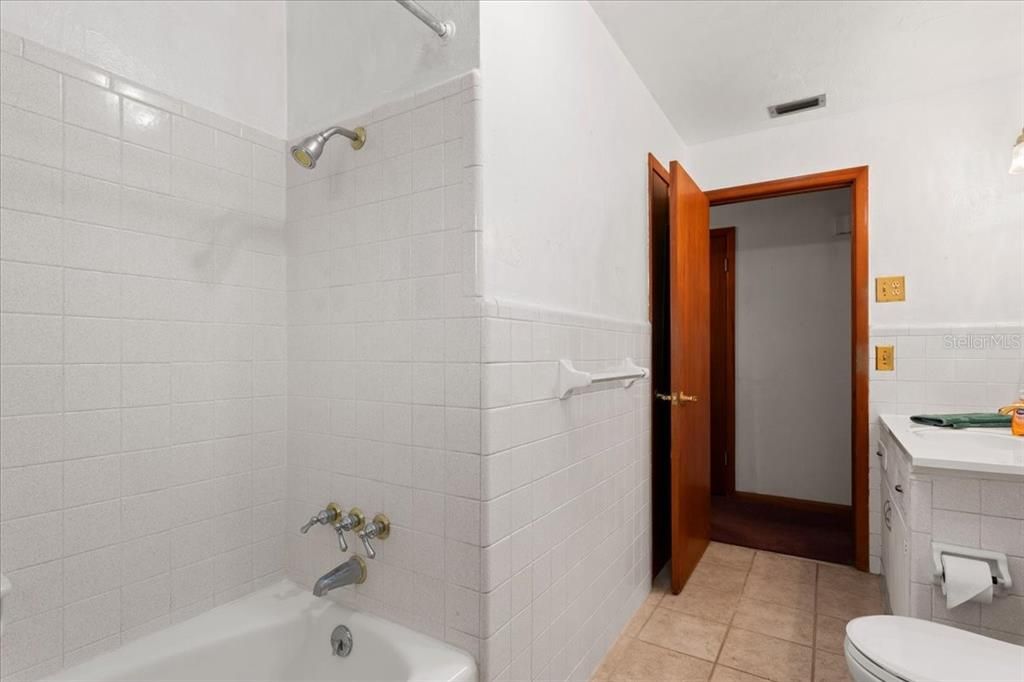 На продажу: $439,000 (3 спален, 2 ванн, 1918 Квадратных фут)