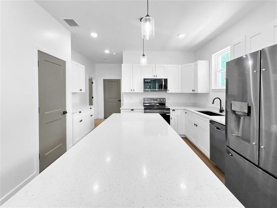 На продажу: $349,999 (3 спален, 2 ванн, 1345 Квадратных фут)