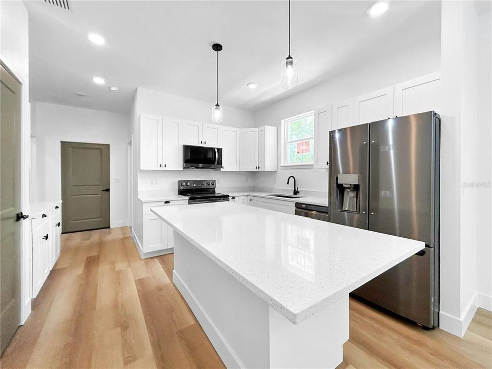 На продажу: $349,999 (3 спален, 2 ванн, 1345 Квадратных фут)