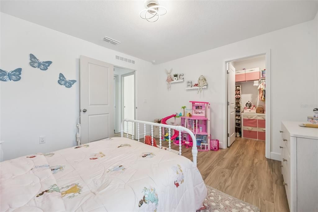 En Venta: $775,000 (4 camas, 2 baños, 2945 Pies cuadrados)