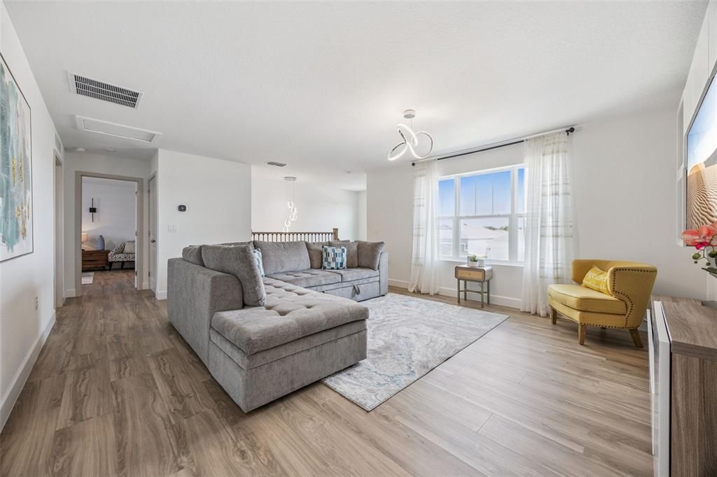 En Venta: $775,000 (4 camas, 2 baños, 2945 Pies cuadrados)