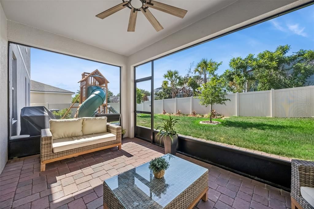 En Venta: $775,000 (4 camas, 2 baños, 2945 Pies cuadrados)