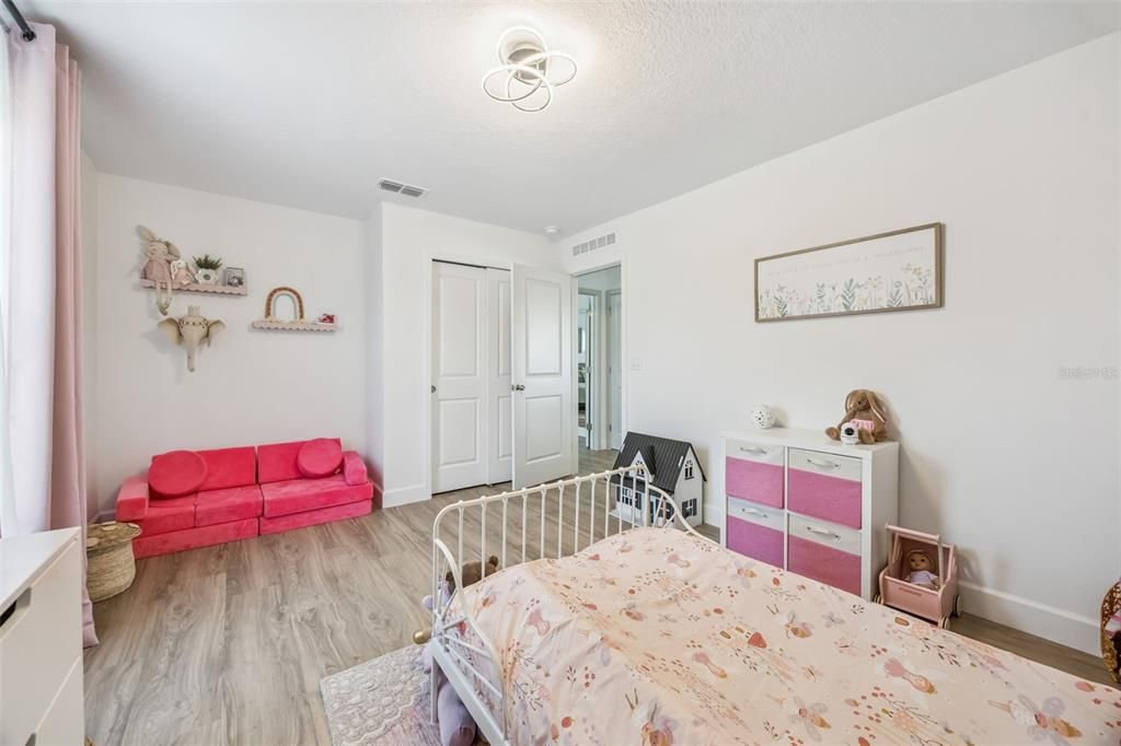 En Venta: $775,000 (4 camas, 2 baños, 2945 Pies cuadrados)