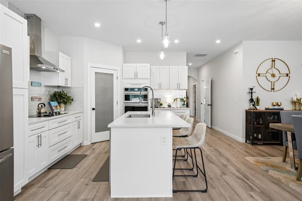 En Venta: $695,000 (4 camas, 2 baños, 2154 Pies cuadrados)