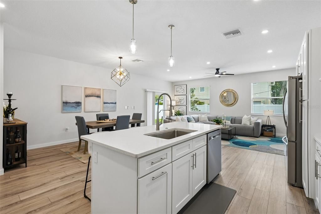 En Venta: $695,000 (4 camas, 2 baños, 2154 Pies cuadrados)