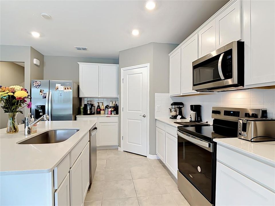 For Sale: $349,000 (3 beds, 2 baths, 1662 Square Feet)