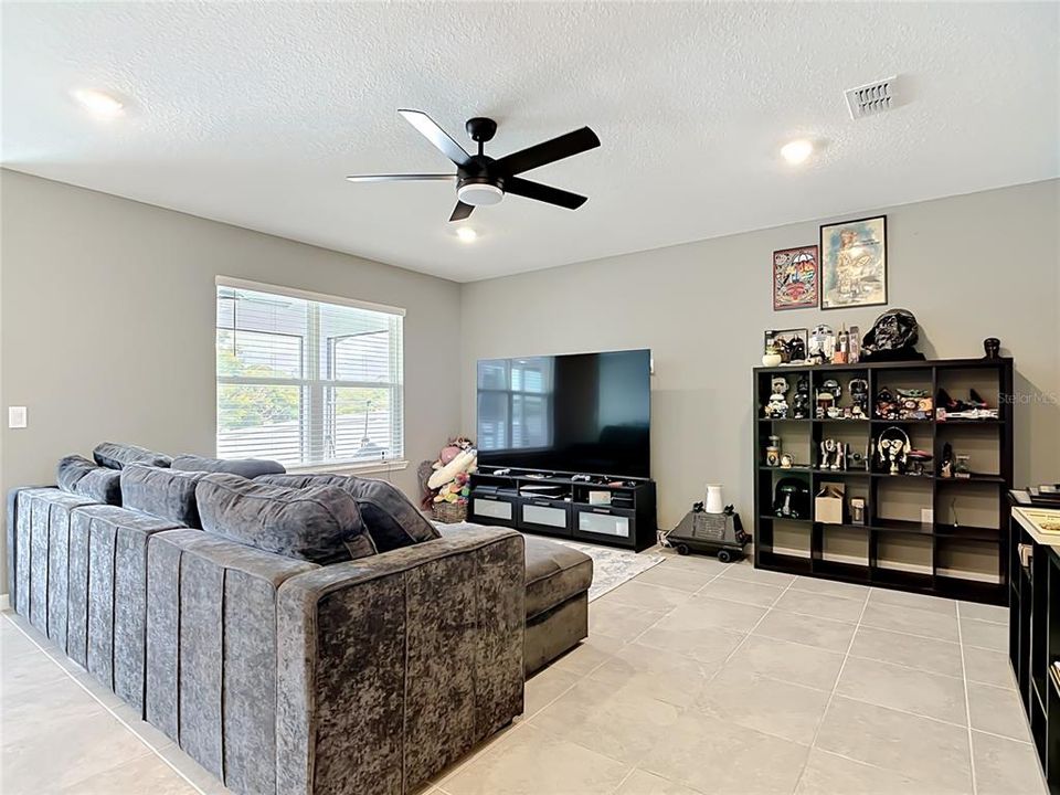 For Sale: $349,000 (3 beds, 2 baths, 1662 Square Feet)
