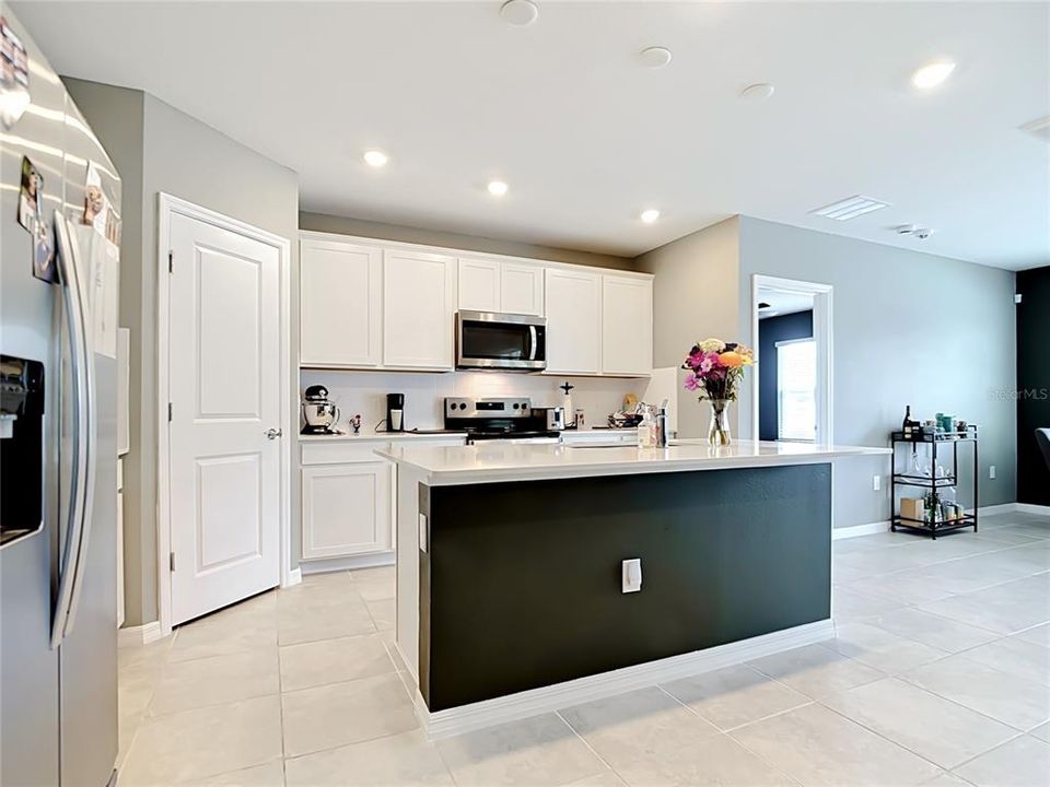 For Sale: $349,000 (3 beds, 2 baths, 1662 Square Feet)
