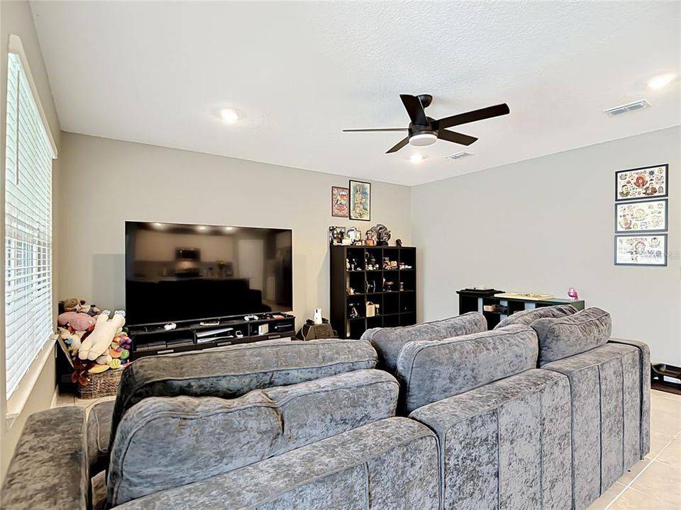 For Sale: $349,000 (3 beds, 2 baths, 1662 Square Feet)